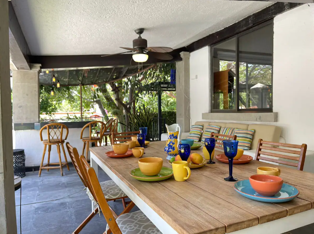Vista principal de Casa con Alberca Privada en Venta - Fraccionamiento con Seguridad y Amenidades en Morelos.