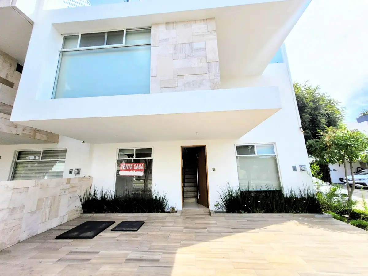 Casa en venta en Parque Yucatán, Lomas de Angelópolis, a un paso del nuevo Chedrahui Select Casa en venta en Parque Yucatán, Lomas de Angelópolis, a un paso del nuevo Chedrahui Select