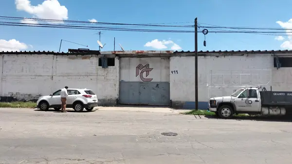 Bodega de 2400 m2 en Renta Frente a la "CERVECERÍA CORONA"