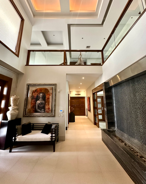 Hermosa residencia a pie de campo de Golf en Club Montebello