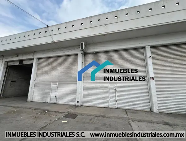 BODEGA EN VIA MORELOS EN RENTA 75m²