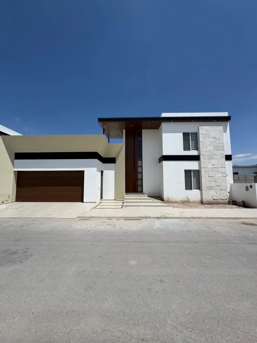 Casa en venta en Hacienda del Rosario, Torreón — foto 1 de 39