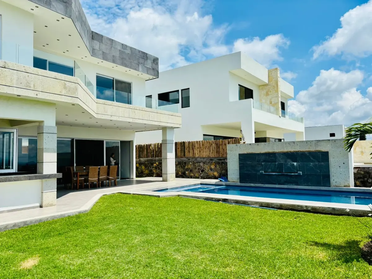 Casa en venta en Lomas de Cocoyoc, Atlatlahucan — foto 1 de 16