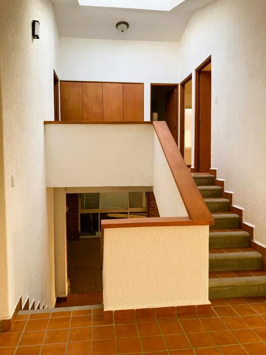 Vista 4 de Casa Remodelada en Venta en Cocoyoc. Amplia Propiedad con Jardín y Piscina privada.