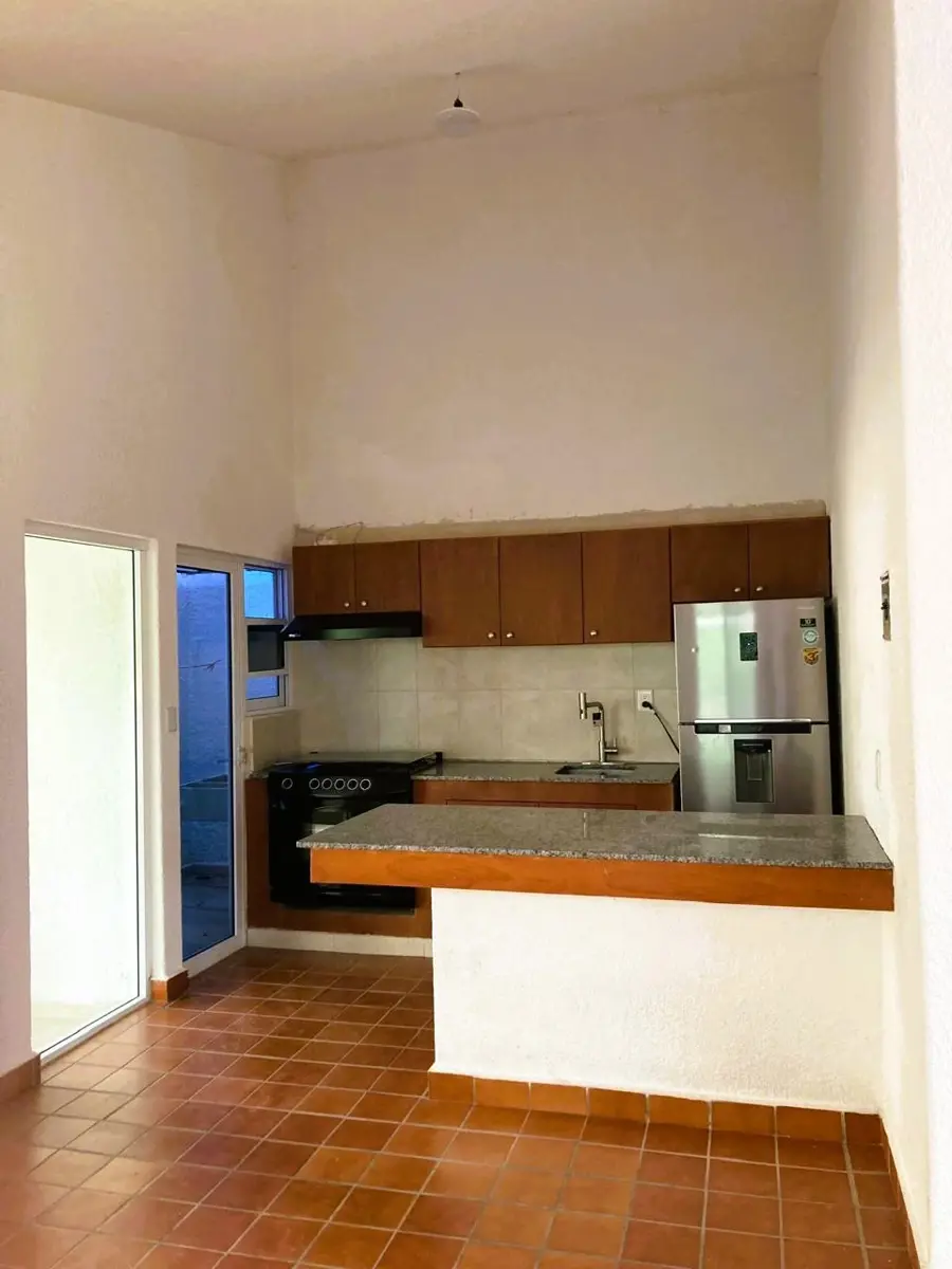 Vista 3 de Casa Remodelada en Venta en Cocoyoc. Amplia Propiedad con Jardín y Piscina privada.