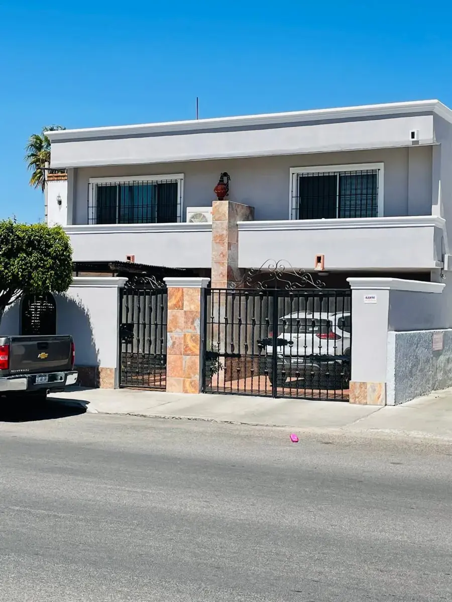 Casa en venta en CCC y Perla de La Paz, La Paz — foto 1 de 27