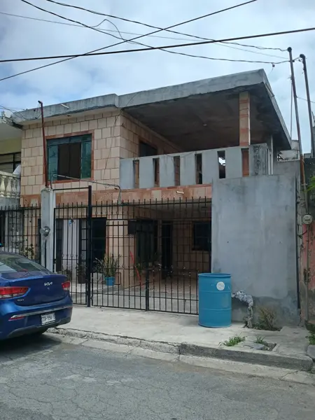 Casa en Venta en Vivienda Popular, Guadalupe – 6 Recámaras y Patio