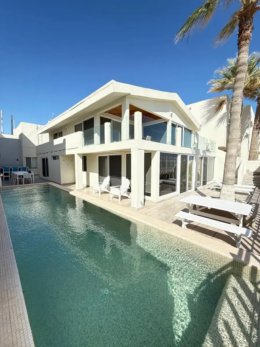 Casa en venta en Bahia de Kino Centro, Hermosillo — foto 1 de 32