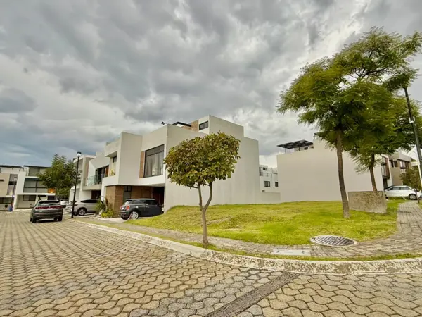 Terreno en venta en Lomas de Angelópolis, San Andrés Cholula — foto 2 de 4