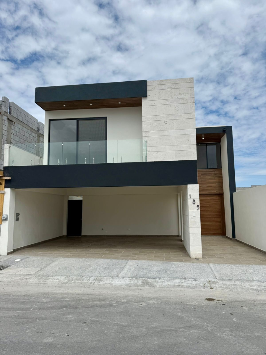 Casa en venta en Monte Sabino Residencial, Saltillo — foto 1 de 30