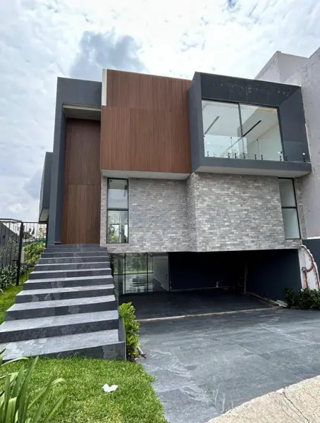 Hermosa Residencia en Puerta las Lomas en Venta