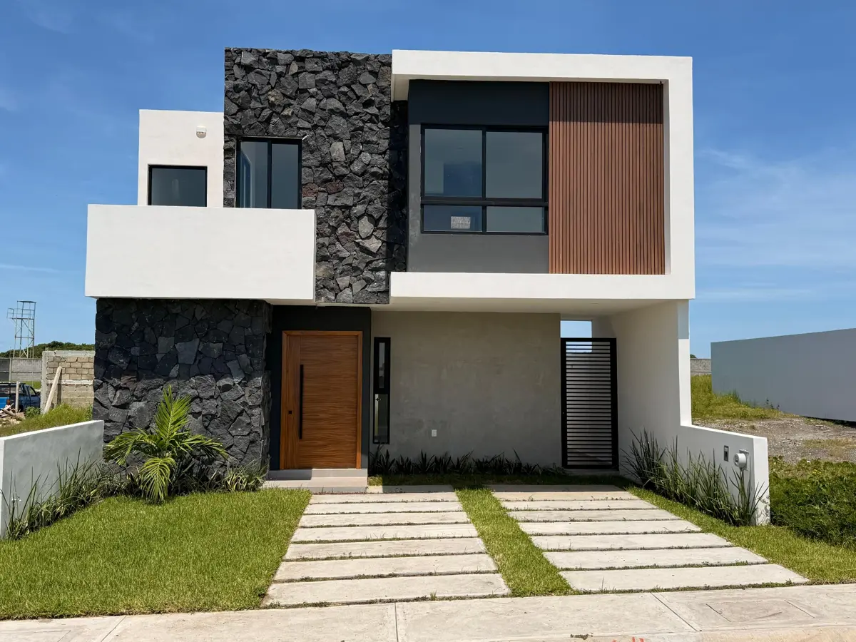Casa en venta en Lomas de la Rioja, Alvarado — foto 1 de 24
