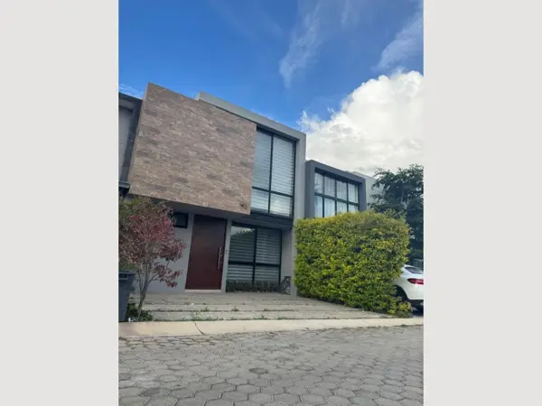 CAS EN VENTA CASA FUERTE