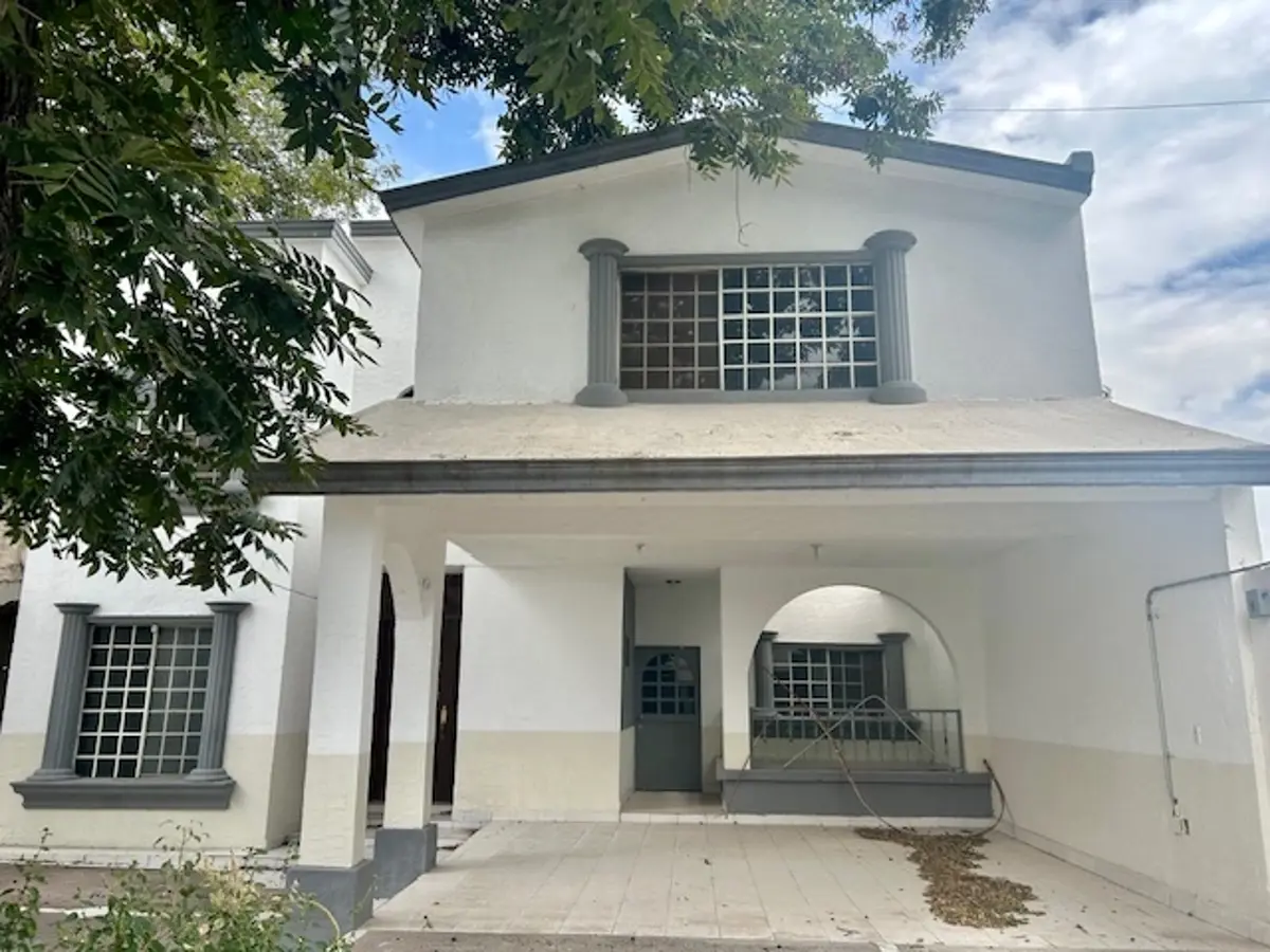 Casa habitacional en venta con amplio estacionamiento en Centro Lerdo Casa habitacional en venta con amplio estacionamiento en Centro Lerdo