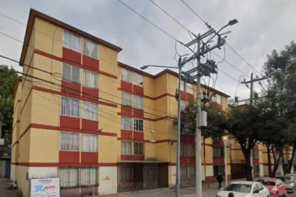 Se vende casa de Recuperación Bancaria en Unidad Habitacional Los Picos Sección B Edif I, Iztacalco.