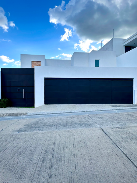 Casa en Venta en Jardines del Campestre, León – Amplia y de Lujo
