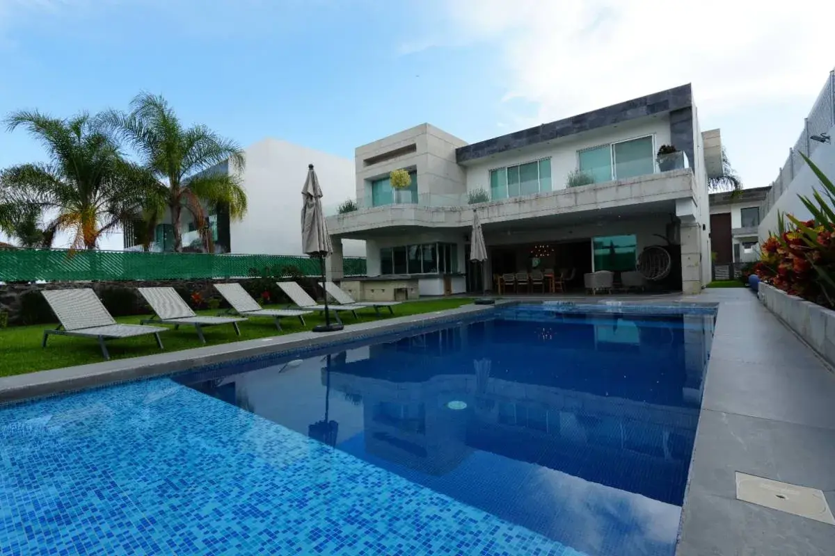 Casa en venta en Lomas de Cocoyoc, Atlatlahucan — foto 1 de 31