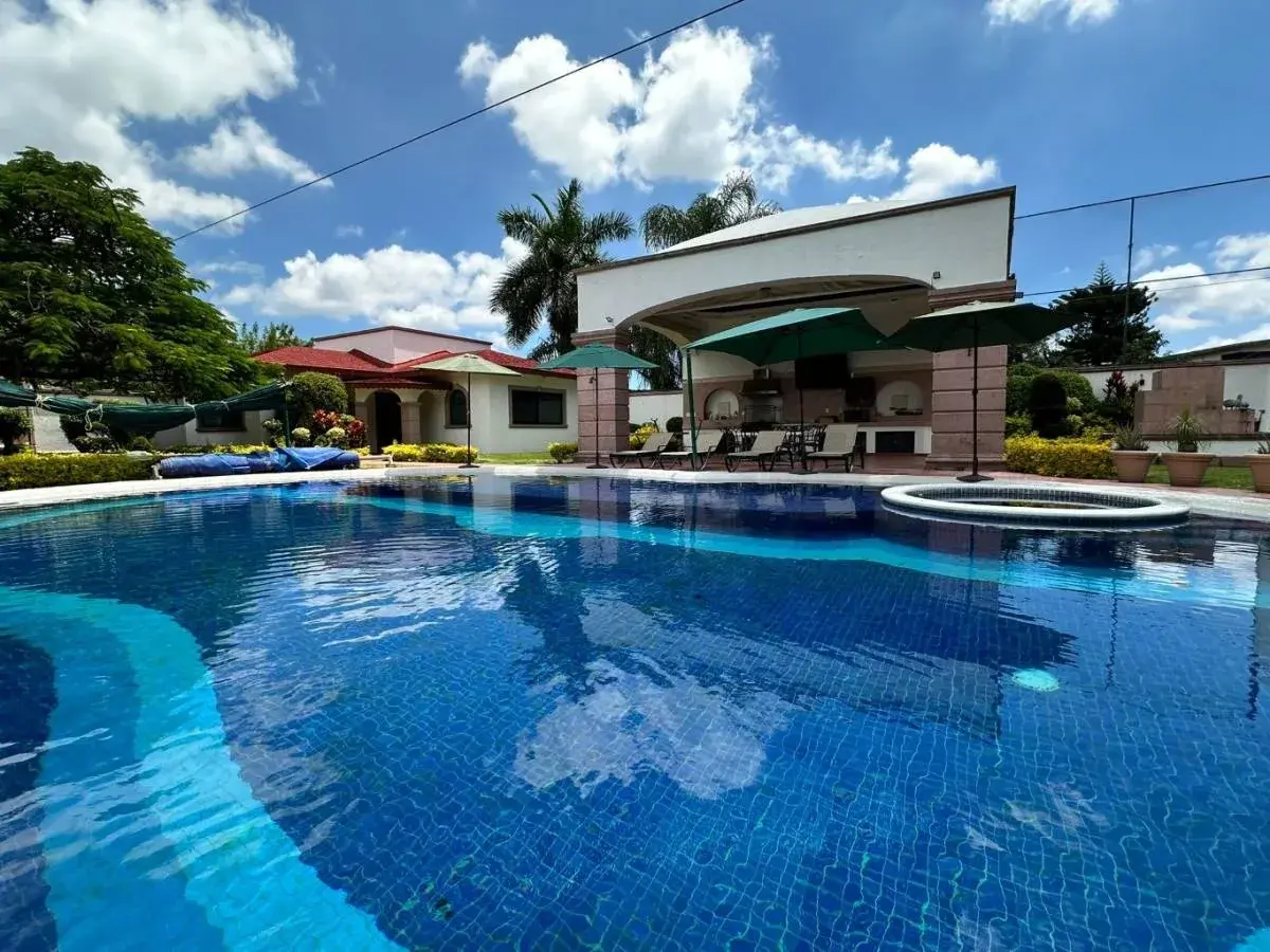 Casa en venta en Lomas de Cocoyoc, Atlatlahucan — foto 1 de 53