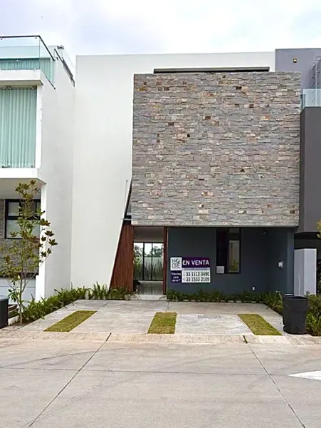 Estrena Casa Frente a Parque Metropolitano, Dentro de Coto