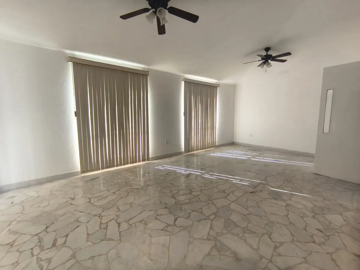 Vista 4 de CASA RENTA, UN PISO.