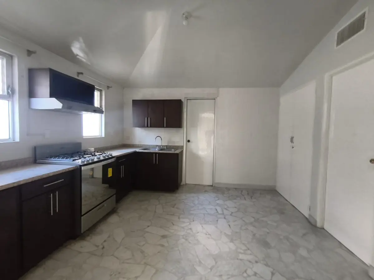 Vista 3 de CASA RENTA, UN PISO.
