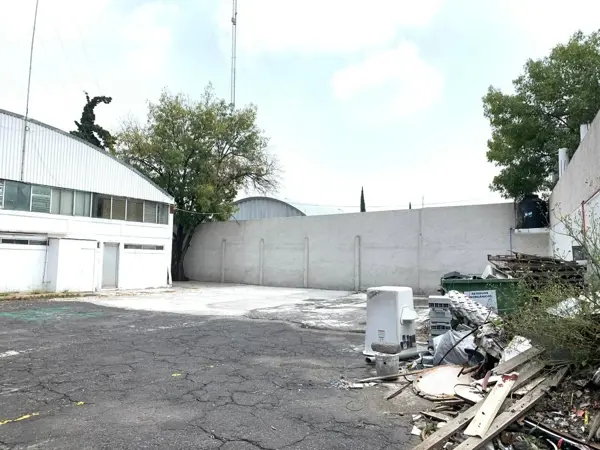 Renta de bodega en Iztapalapa, CDMX con acceso para camiones y sistema de seguridad