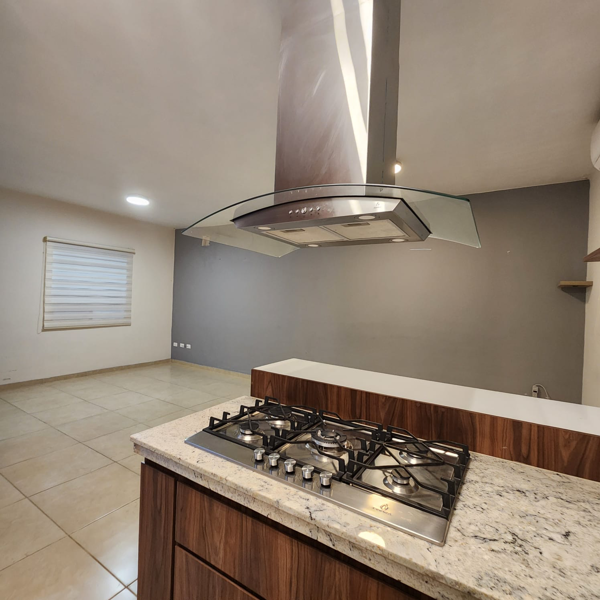 Casa en renta en Puerta del Rey, Saltillo — foto 2 de 26