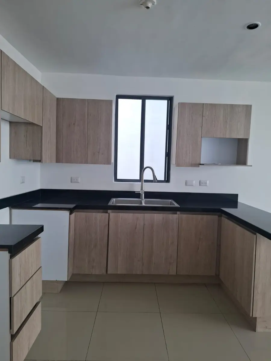 Casa en venta en Altrysa, García — foto 1 de 19