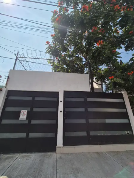 Amplia Casa remodelada lista para habitarse