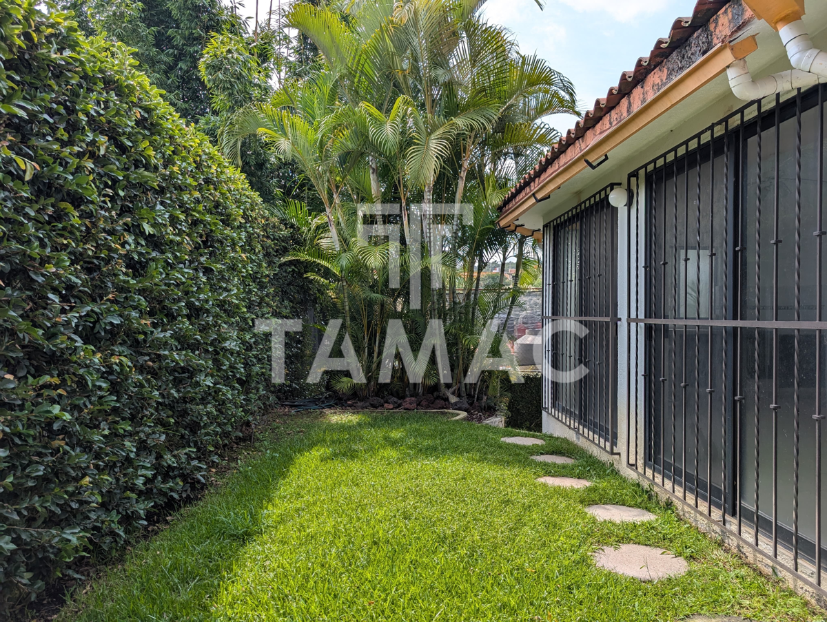 Casa en venta en Lomas de Atzingo, Cuernavaca — foto 1 de 19