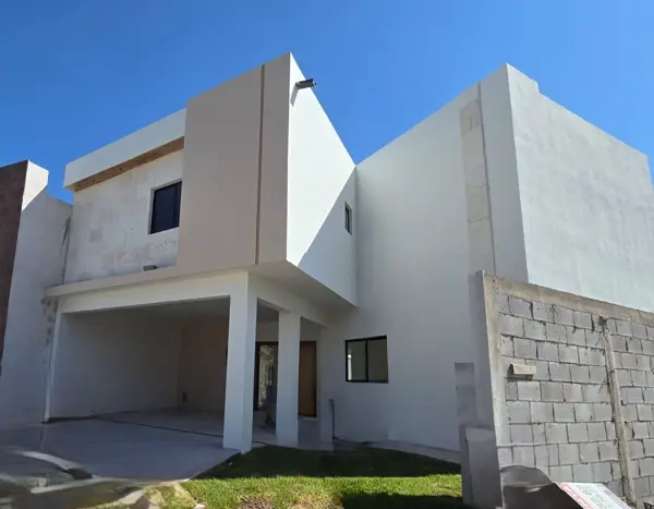 Casa con Alberca en Venta en Viñedos