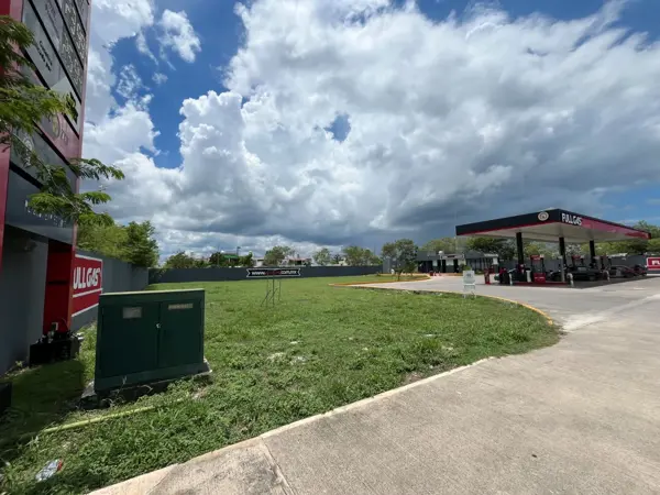 CIUDAD CAUCEL: Terreno Comercial con ALTO potencial de inversión para plaza junto a gasolinera