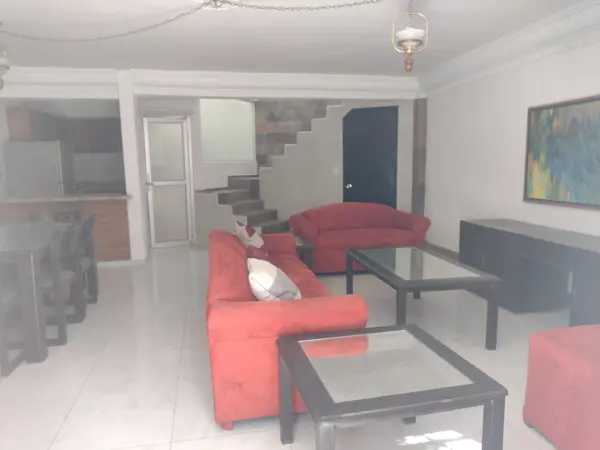 CASA TIPO TOWN HOUSE AMUEBLADA