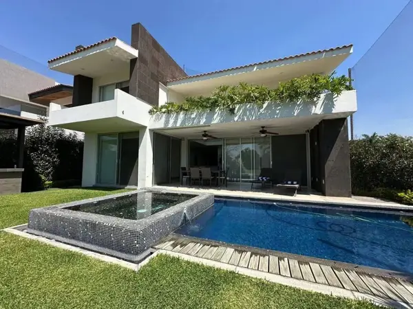 Casa en Paraíso Country Club – Vista al Campo de Golf