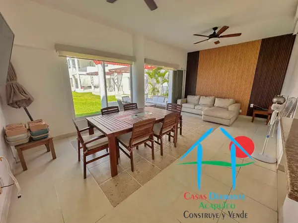Casa en venta con 4 rec, terraza con salida y acceso a jardín y albercas