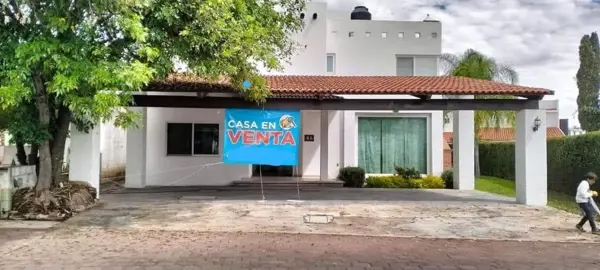 Hermosa casa de dos plantas dentro de Residencial exclusivo San Gil