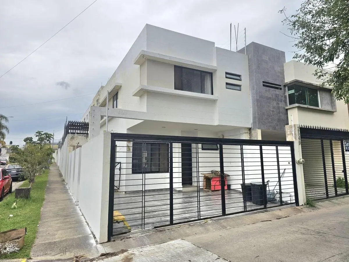 Casa en venta en Praderas del Centinela, Zapopan — foto 1 de 13