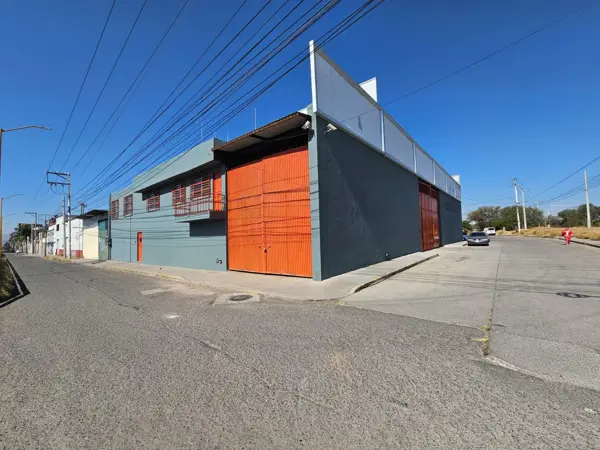 Bodega con oficinas muy centrica, excelentes instalaciones