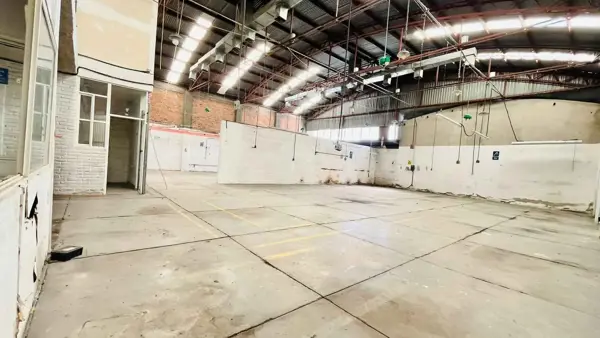 Bodega industrial muy centrica
