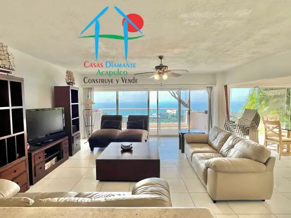 Departamento en venta con 4 recámaras y terraza con vista al mar