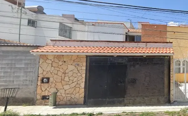 Casa de Remate en Candiles – Excelente Ubicación y Plusvalía