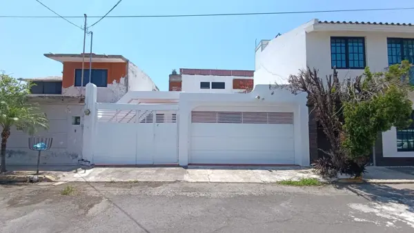 CASA DE UN PISO Y 3 RECAMARAS EN VENTA EN FRACC. LA TAMPIQUERA