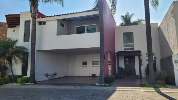 Casa en Venta en fraccionamiento en Puebla, Zona Calzada Zavaleta, 3 Recámaras