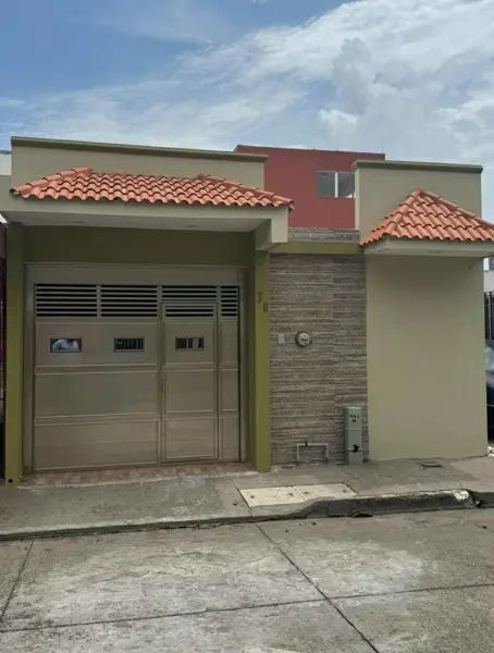 Excelente oportunidad de vivienda de un piso a unos metros del Aurrera de puente moreno (medellin)