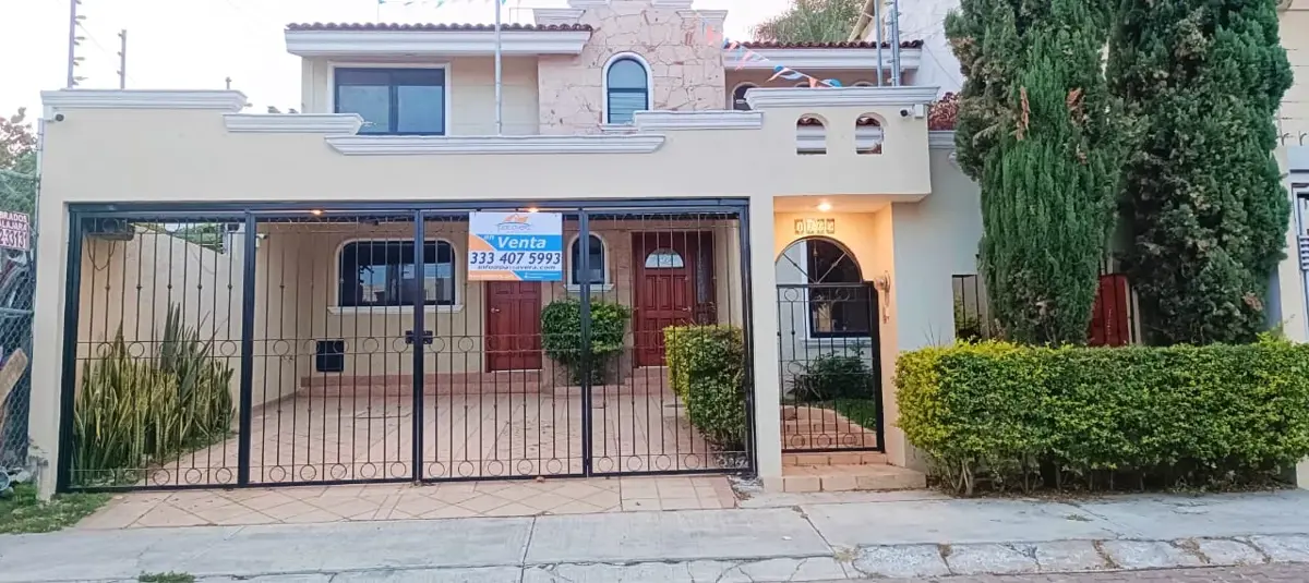 Casa en venta en Cerro Del Tesoro, San Pedro Tlaquepaque — foto 1 de 36
