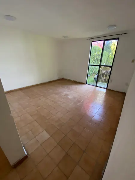 Renta casa para oficinas. Col. Santa Cruz Buenavista. Zavaleta y Prolongación 25 pte