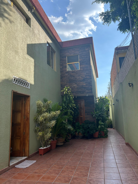 Casa en Venta en Carretas, Querétaro - Espacios Amplios y Excelentes Servicios Cercanos