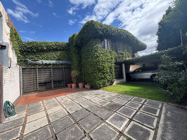 Casa en Venta a pie de calle sobre 49 poniente casi esquina boulevard Juan Pablo II, Puebla