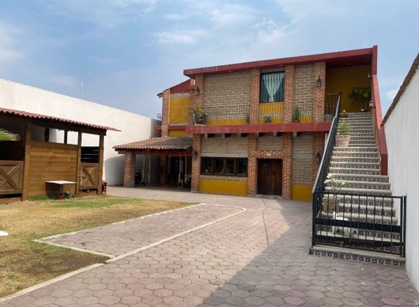 VENTA DE CASA/QUINTA Y DOS DEPARTAMENTOS CON CABALLERIZAS CERCA DE CHIPILO