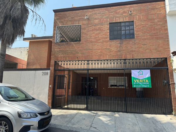 Se Vende Casa en Cumbres 4º Sector.
